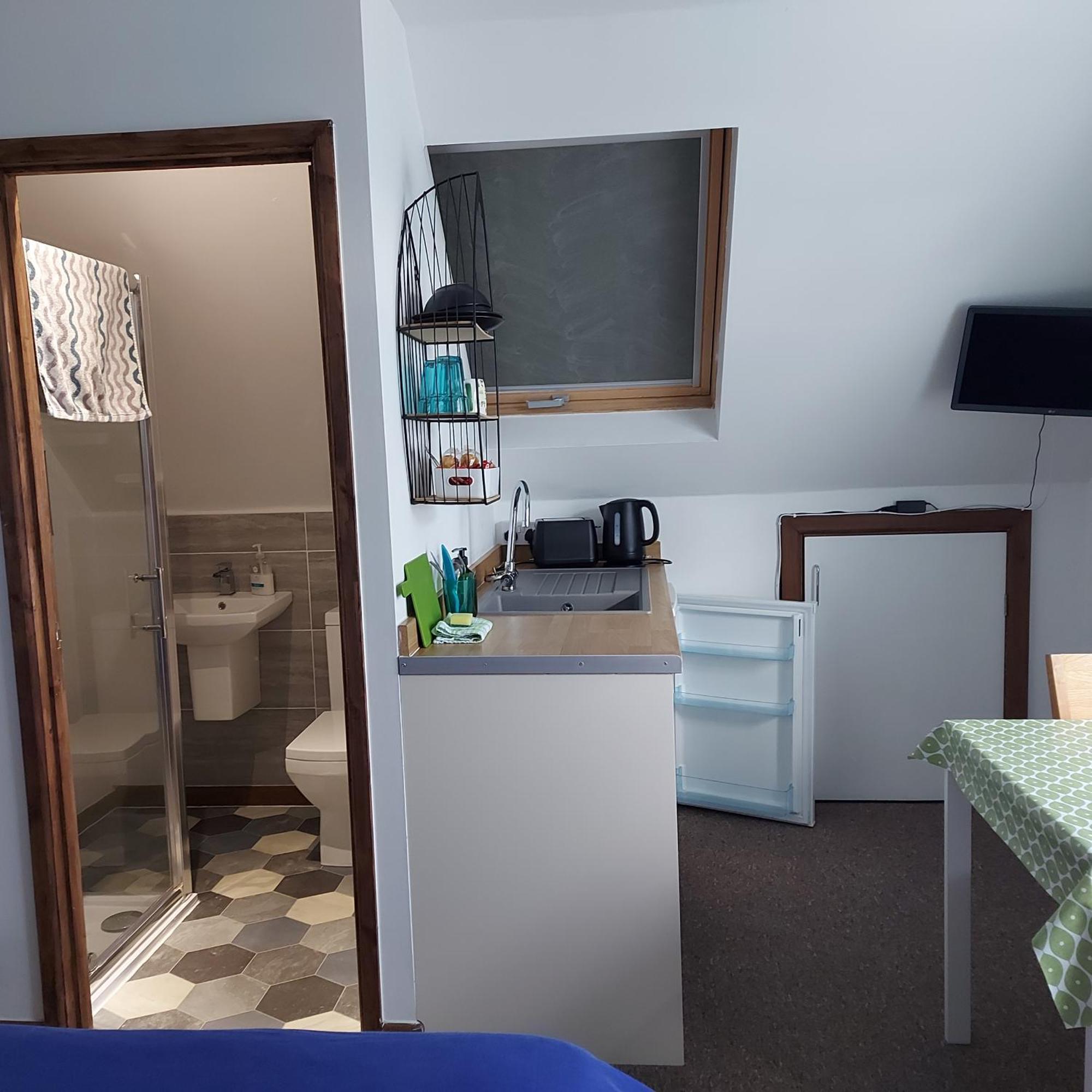 Chezzas Homestay Poole Exterior foto